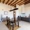 Castle apartment for two with private terrace - La Torre de Claramunt