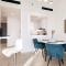 Spacious Balcony, King Bed, Pool at JVC Dubai - Dubaj