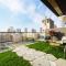 Spacious Balcony, King Bed, Pool at JVC Dubai - Dubaj