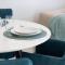 Spacious Balcony, King Bed, Pool at JVC Dubai - Dubaj
