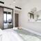 Spacious Balcony, King Bed, Pool at JVC Dubai - Dubaj