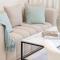 Spacious Balcony, King Bed, Pool at JVC Dubai - Dubaj