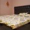 Malti Home stay 5 minute walking distance fromAyodhya DhamRailway Station