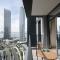 Cozy 1BR in Creek Edge Stunning Bay View Swimming Pool - Dubaj