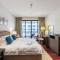 FIRST CLASS 1BR in Royale Apartment on the Palm - Dubaj