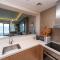 Exclusive 1BR Apt with Burj Khalifa Views - Dubaj