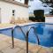 Beautiful villa five minutes from Coral Bay beach!
