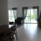 Beautiful villa five minutes from Coral Bay beach!