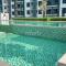 New Condo - Free Parking, Wifi, Near SZB & Ikea - Kampong Baru Subang