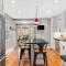 Historic Downtown Townhouse Beautiful Kitchen Parking