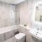 Royal Oak 1 - FREE PARKING - 2 Bedroom Apartment - 2 bathrooms - Sleeps 6 - Perfect for Contractors - Fast Wi-fi