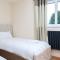 Luxe Arthurs Seat View Townhouse with Hot Tub - Edinburgh