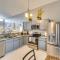 Lovely Florida Retreat with Lanai 5 Mi to Riverwalk