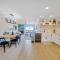 G321 Modern Oceanside Beach Haven - Oceanside