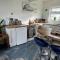 Cosy Beach Chalet