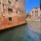 Lovely flat with canal view near Rialto Bridge