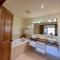 Stunning 1 Bedroom Hideaway Palm / Garden View