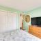 Carolina Beach Condo w/ Balcony & Ocean Access!