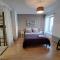 Chambre privée indépendante dans une maison