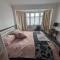 Cosy relaxing 4 bed Home with 2 parking Space - Hatch End