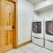 Serene Home with Private Hot Tub in Silverthorne - سيلفرثورن