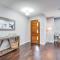 Fantastic Luxury 5 BR with Hot-tub close to Downtown Dallas