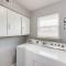 Fantastic Luxury 5 BR with Hot-tub close to Downtown Dallas