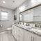 Fantastic Luxury 5 BR with Hot-tub close to Downtown Dallas