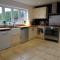 8 double beds in a 5 bedroom house, pets welcome - Epworth