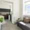 ST MARYS APARTMENT - Modern Apartment in Charming Market Town in the Peak District - 佩尼斯通
