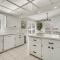 Renovated Blaine Farmhouse with Heated Pole Barn! - 布莱恩