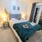 2-Bed, Sleeps 5, 2 Bath, Parking, WiFi