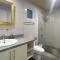 Sheryll Escapes - Kandi Palace 9 floor, 1BR! Housekeeping, Netflix!