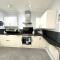The Capstone Retreat - Beautiful Detached Family Home By Coastline Retreats, Arcade Machine, Parking, BBQ