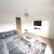 Central 2 bed property near Nine Elms Station - London