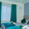 2ndHomeStays-Dudley-Suitable for Contractors and Families, Parking available for 3 Vans, Sleeps 12