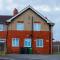 2ndHomeStays-Dudley-Suitable for Contractors and Families, Parking available for 3 Vans, Sleeps 12 - Dudley