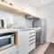 18th Floor Seaview Executive Style King Bed with Pool and Gym