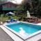 Cabaña con piscina