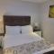 Sheryll Escapes - 214 La Grande, comfy hotel amenities with Netflix!