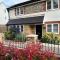 Two-Bedroom Cosy Country Lodge with Private Patio - Greenhithe