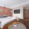 Yiwu Holly Hotel