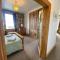 THE STONES a beautifully presented PRIVATE APARTMENT with far reaching VIEWS Over ST IVES HARBOUR and BAY and FREE ONSITE PARKING for LARGER GROUPS book along with our Connecting TWO SISTER APARTMENTS - 圣艾夫斯