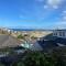 THE STONES a beautifully presented PRIVATE APARTMENT with far reaching VIEWS Over ST IVES HARBOUR and BAY and FREE ONSITE PARKING for LARGER GROUPS book along with our Connecting TWO SISTER APARTMENTS - 圣艾夫斯