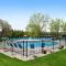 Dells Getaway At Tamarack & Mirror Lake Resort