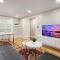 The Serene Haven Modern 2 Queen Bed Full Apartment