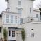 Commandery Vaults - Luxury Apartment in City Centre with SKY TV