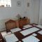 Cheerful 3-bedroom townhouse with free parking on site