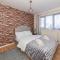 Spacious Home with Modern Amenities Near IKEA Pass the Keys - Reading