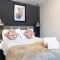 Midsummer - PE1 - Contractor Friendly - Choice of Studios or 1 Bed Apartments - Free Parking - Sofa Beds - Sky TV - Full Kitchen - Washer Dryer - WiFi